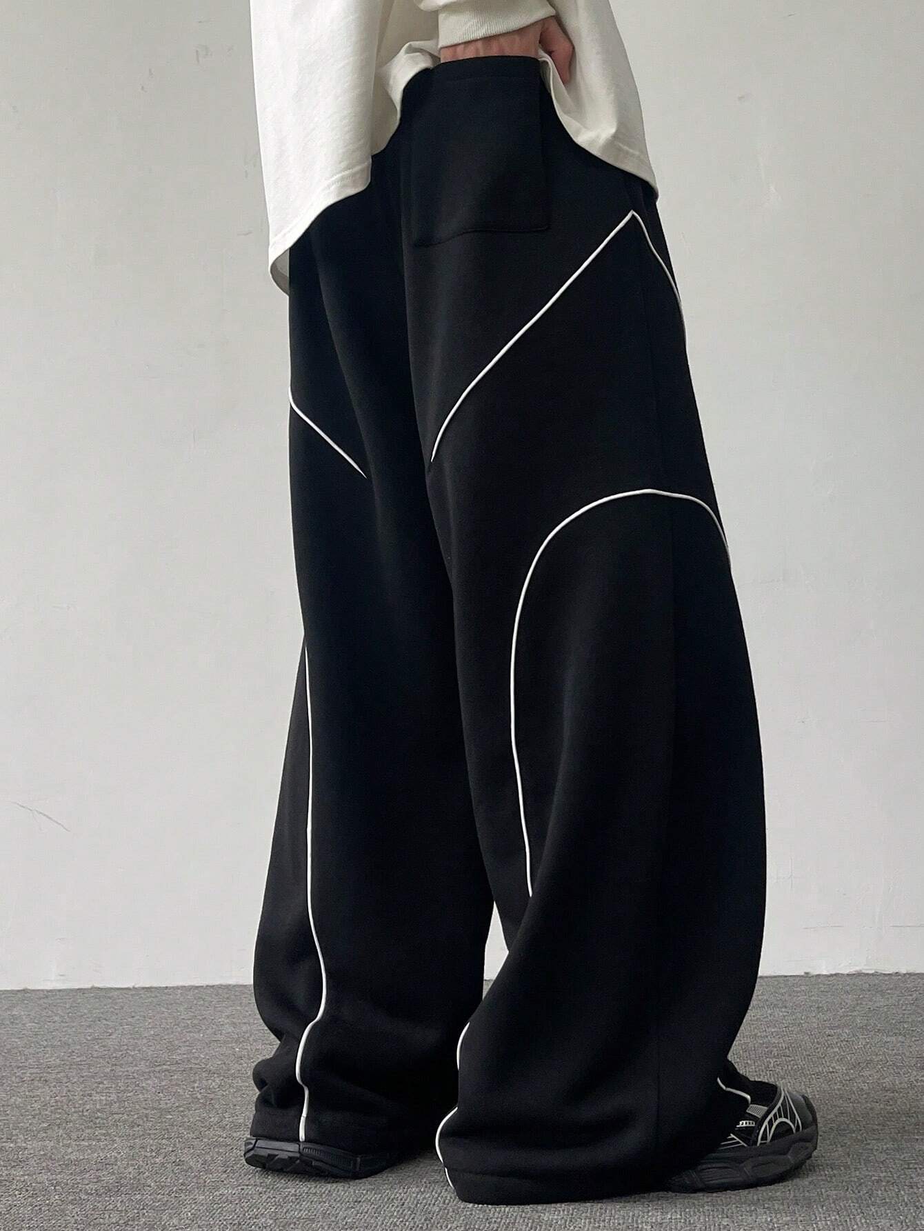 Contrast Curve Baggy Joggers