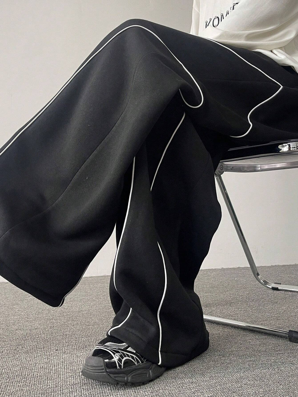 Contrast Curve Baggy Joggers