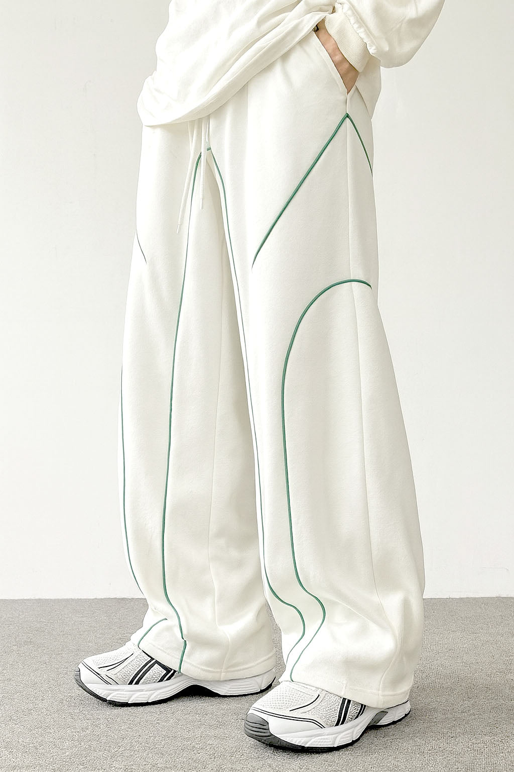 Contrast Curve Baggy Joggers