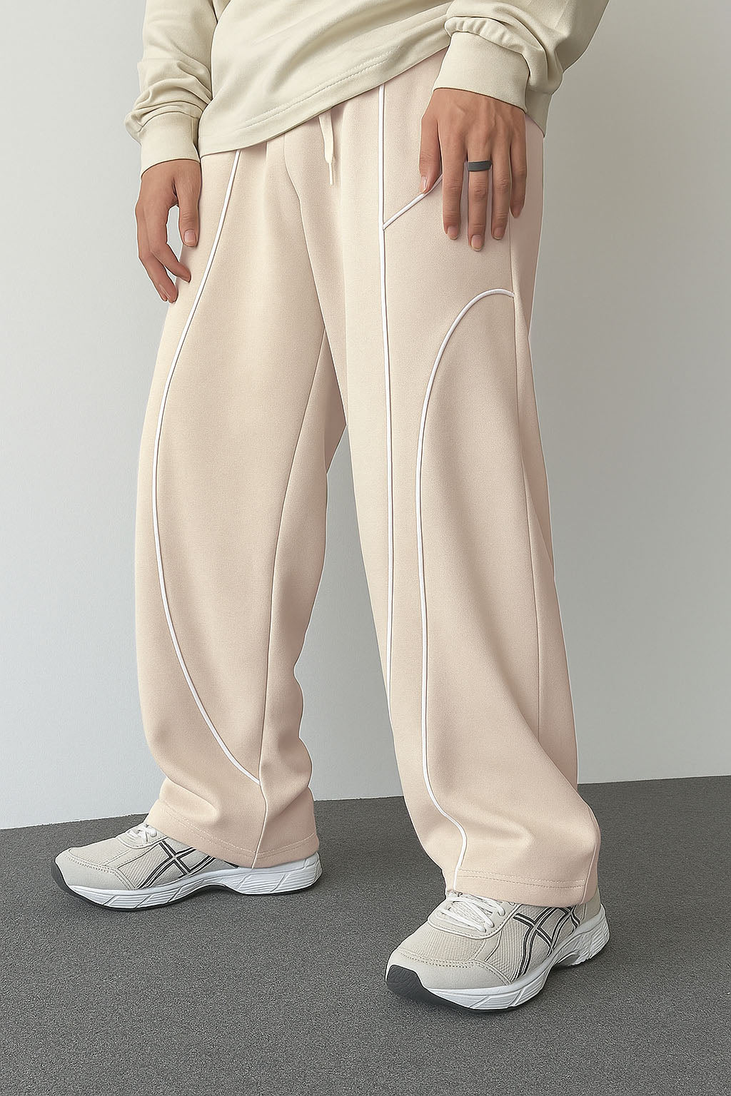 Contrast Curve Baggy Joggers
