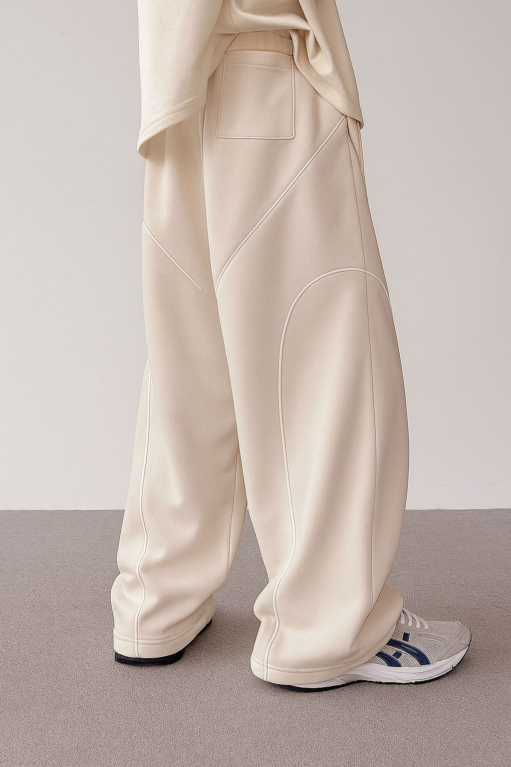 Contrast Curve Baggy Joggers