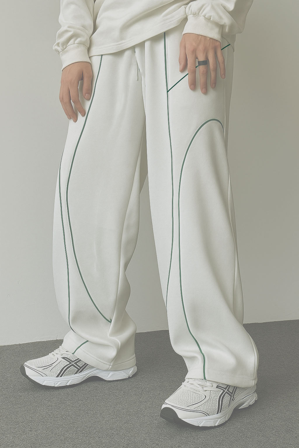 Contrast Curve Baggy Joggers